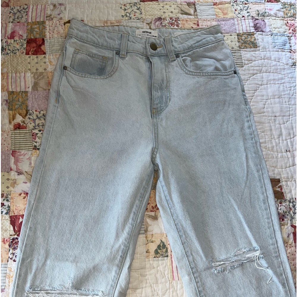 ⚫️Cotton on Jeans🔵light washed blue⚪️Size 24⚫️ style Mom jeans